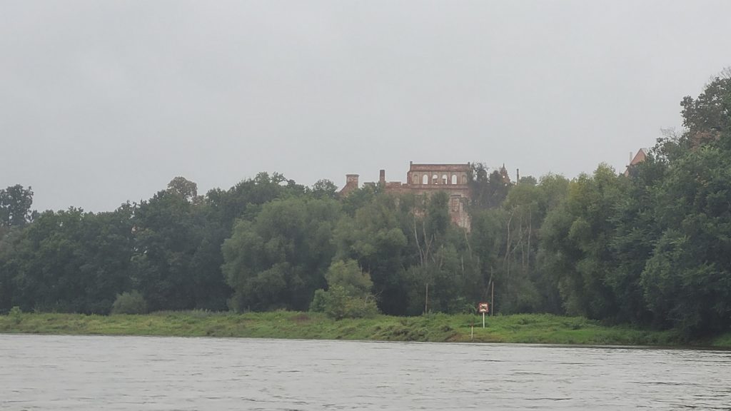 Zamek w Siedlisku - widok z Odry