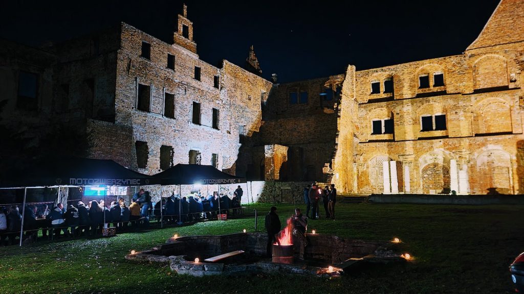Zamek w Siedlisku nocą prezentuje się "epicko"